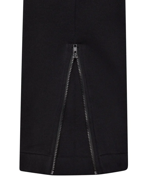 chenille-decoded-jogger-blackout-2