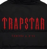 trapstar-decoded-2022-hooded-black-red-puffer-jacket-3